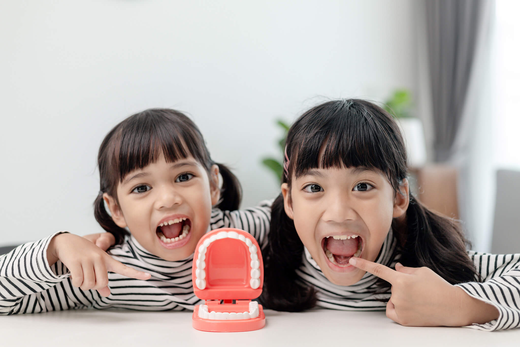 Pre-veneered stainless steel crowns vs. zirconia crowns for primary teeth